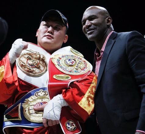 美国小胖推翻约书亚统治,中国泰森张君龙或成新任重量级霸主