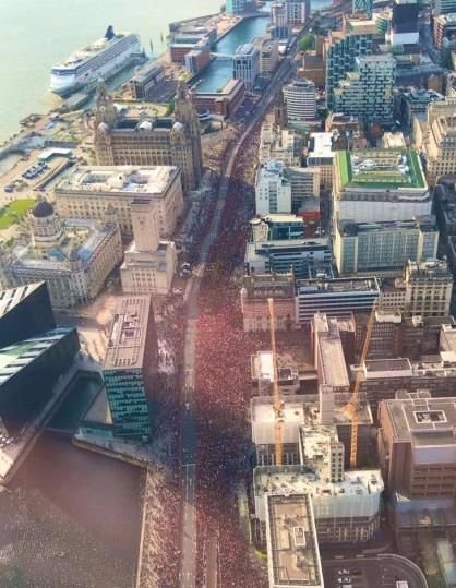 震撼!利物浦史诗级巡游:75万人狂欢3小时 红霞铺路烈火在胸