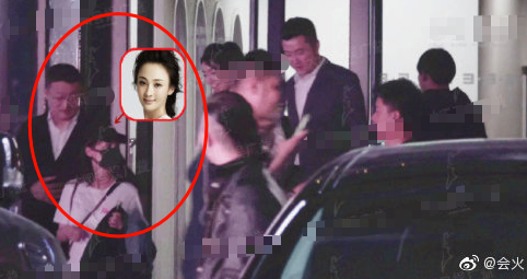 姚笛低调现身，未婚夫正脸照遭曝光，微胖圆脸戴眼镜十分斯文！