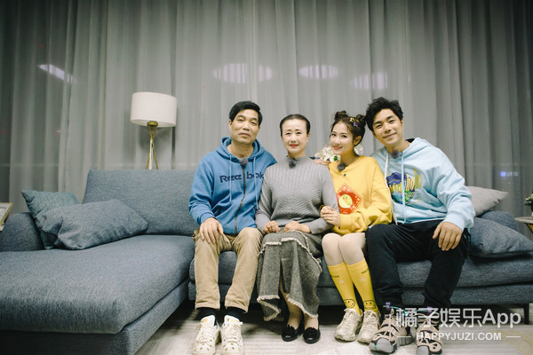 父母爱情引人羡慕 蔡少芬感激张晋“给我完整的家”
