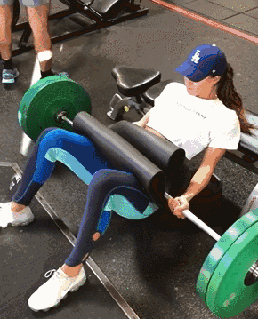 在健身房的每一分钟,都花在雕刻身体线条上,而不是用来拍照修图发朋友