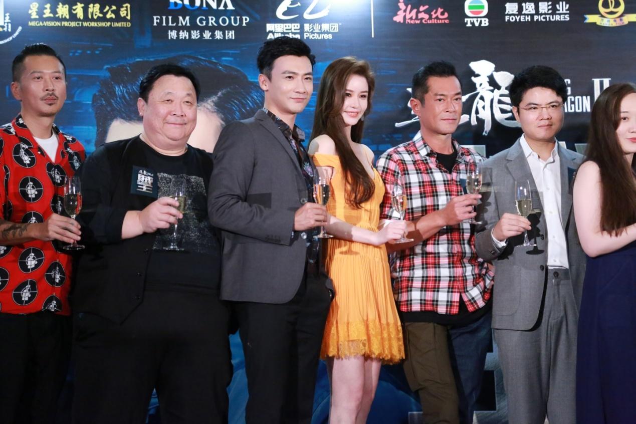 《追龙2》香港首映礼，女主邱意浓神颜被称行走的雕塑