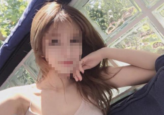 酒吧老板热恋一年，常常给女友妹妹免单，谁知真相让他溃散…