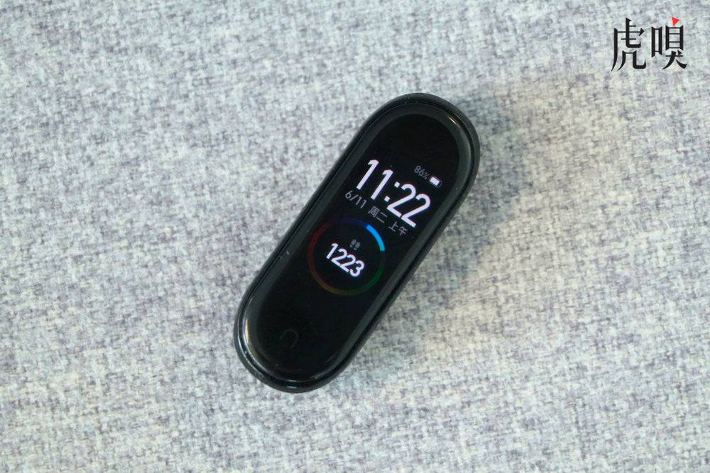 小米手环 4 ：几乎无短板，配 iPhone 同样好使