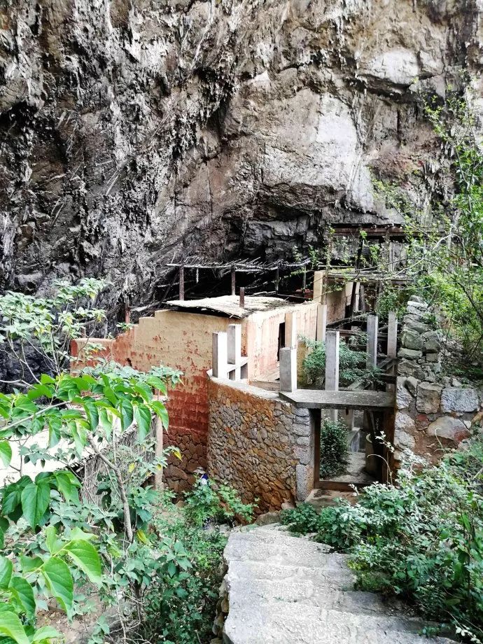 云南游3--峰岩洞《天下第一奇村》