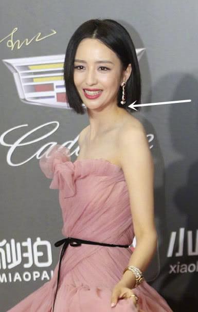 舒淇穿了刘嘉玲的衣服,佟丽娅全身擦粉露馅!章子怡轻松美成最佳