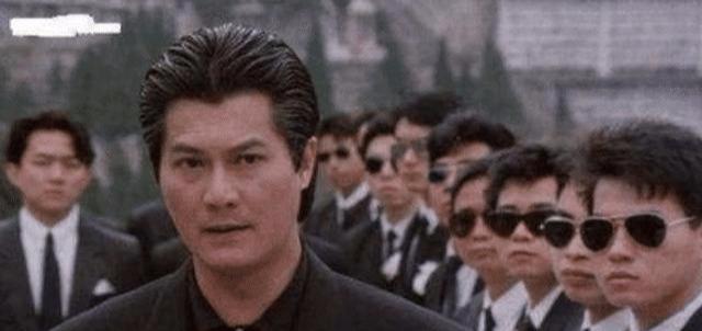 哪位明星最适合留大背头? 周润发潇洒, 万梓良霸气, 最后大哥风范