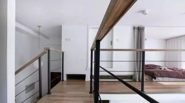 45平loft小公寓层高4.3米,利用半箱体楼梯设计储物衣柜!