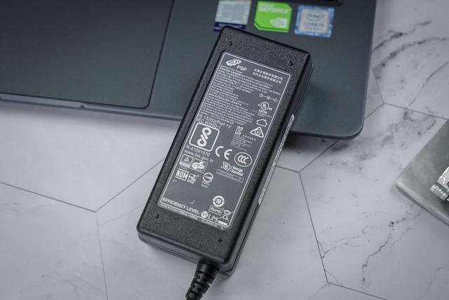 神舟精盾U45A1深入评测:用旗舰标准打造轻薄笔记本