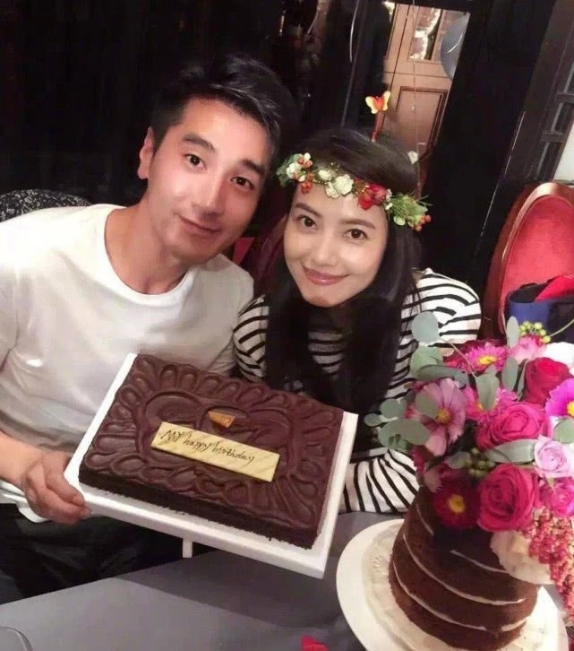 高圆圆赵又廷女儿名字正式曝光，两人送亲友一公斤重的弥月蛋糕