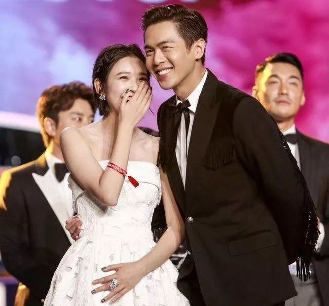 又甜又稳!他俩结婚算是万众期待的事儿吧?