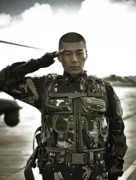 大明星敬军礼谁最标准?没想到竟是王宝强老师,与军队渊源颇深