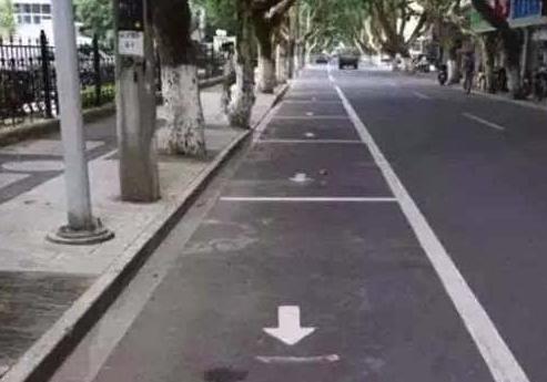 好不容易找到停车位停好,逛一圈回来,却被交警贴了罚单