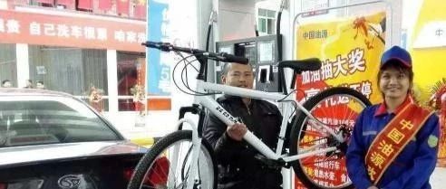 加完油直接就走？很多车主还不清楚，加油站员工可能在背后偷笑！