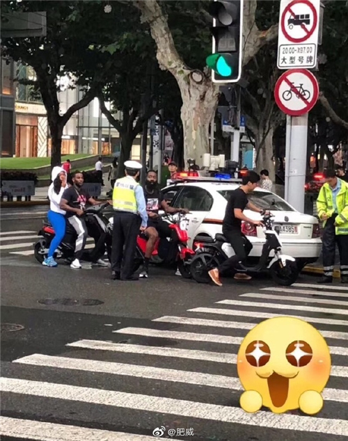 每日神段子腿毛多其实是一件好事