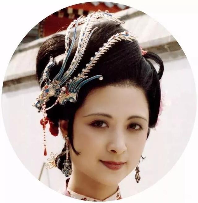 尤二姐:在豪门生存,脑子比美貌更有用