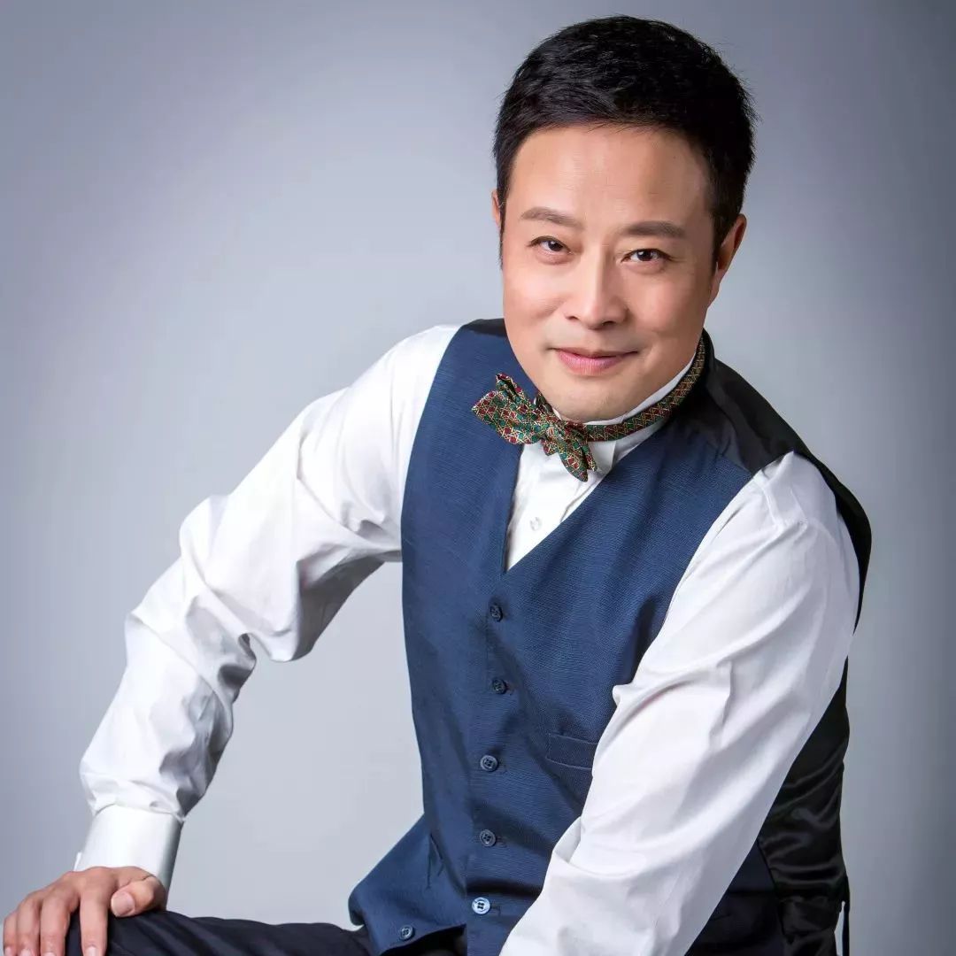 局气象服务首席专家,中央电视台《天气预报》节目主持人宋英杰先生