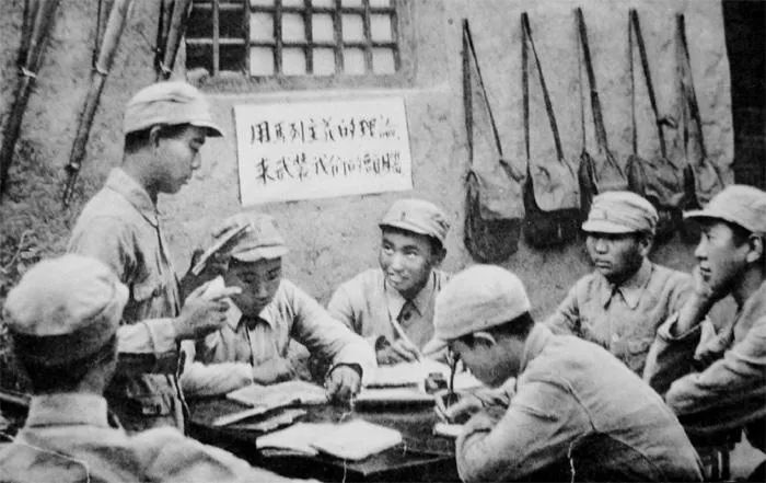 三次民主选举 1941年5月1日 第二届参议会举行选举之际 陕甘宁边区