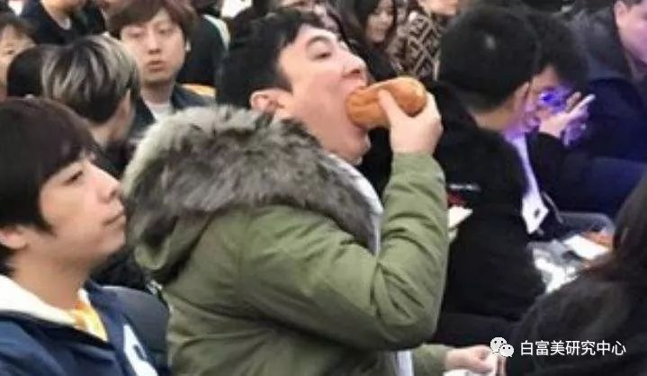 The only family that has been rich for more than 15 generations, at the age of 22, she lay down and crushed half of the celebrity circle.