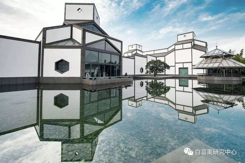 The only family that has been rich for more than 15 generations, at the age of 22, she lay down and crushed half of the celebrity circle.