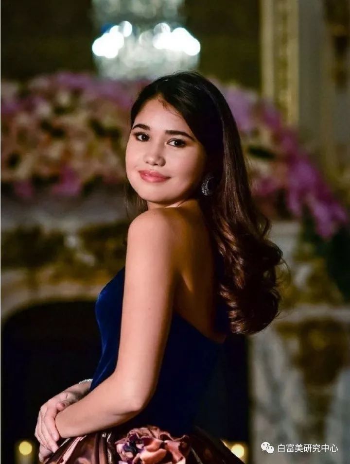 The only family that has been rich for more than 15 generations, at the age of 22, she lay down and crushed half of the celebrity circle.