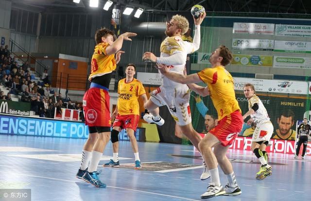 手球比赛的特点是在速度上的对决,快速则很快成为取胜的重要因素