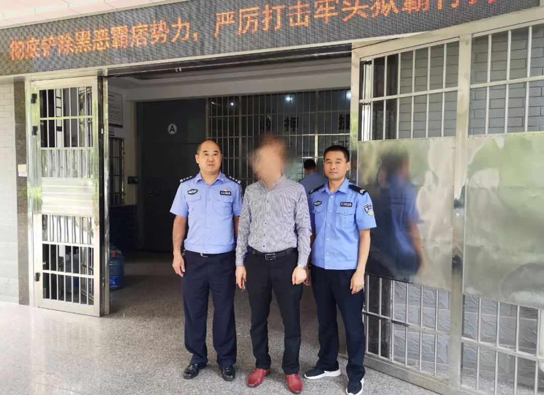 刚刚上网即被抓石门公安出入境窗口女警智擒网上逃犯