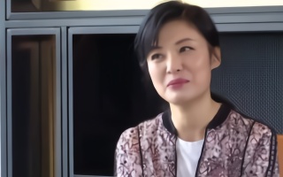 她连续深受16年春晚,主持二婚成人宠爱,老公却女儿生a成人情趣用品被买发现图片