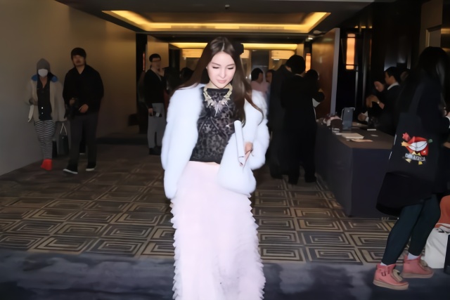 郭美美消失5年：卖肉炫富早过时，新生网红扎堆，直播带货成主流