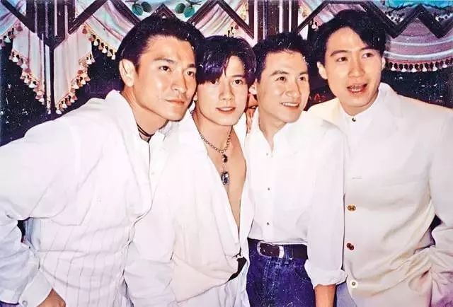 天王天后已经老去，但总有神曲正年轻