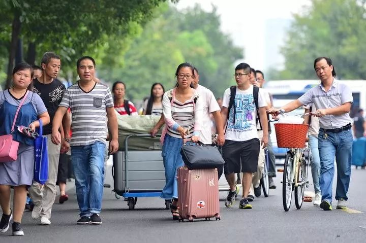 上大学的路费和生活费来了!河北省教育厅公布贫困新生资助渠道 百家乐真人