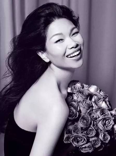 她是“第一丑模”，却成为中国首位国际超模