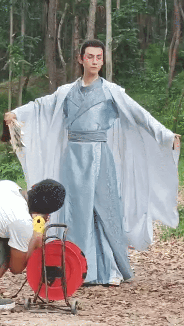 自体滑轨还会轻功,武功了得的罗云熙是神仙吗?