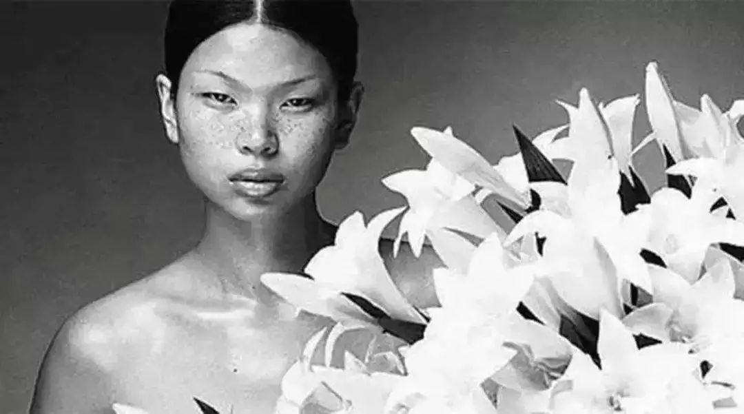 她是“第一丑模”，却成为中国首位国际超模