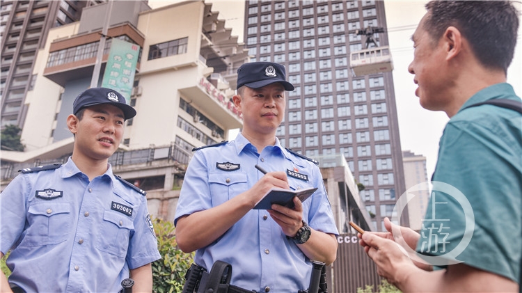 然而,在南岸分局龙门浩派出所里,有这样一个人,他叫胡新,从警18年来