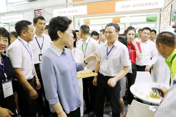 2019张家界莓茶走进深圳推介会现场签约近亿元 凯发k娱乐
