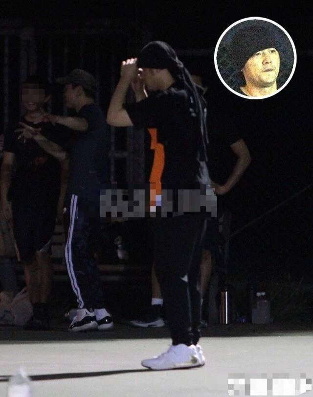 周杰伦约林俊杰萧敬腾打球 休闲间隙与昆凌通话超甜蜜