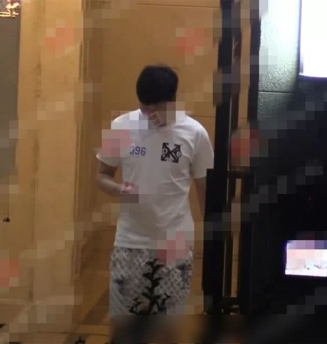 曹云金被曝出轨新进展！豪宅幽会美女共度2小时