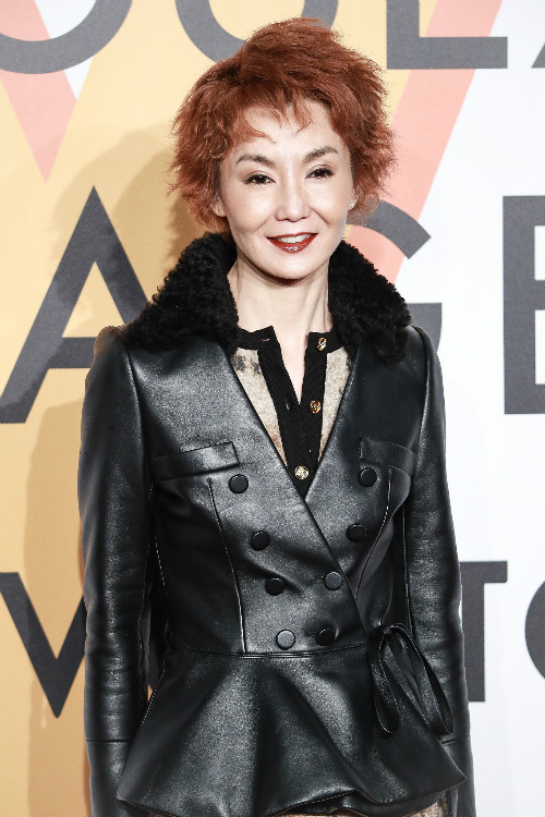 54岁张曼玉根本不服老，橘发红唇酷炫到爆