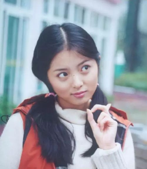 在新加坡隐婚？整成李小璐？下巴能戳胸，她没法儿翻身了