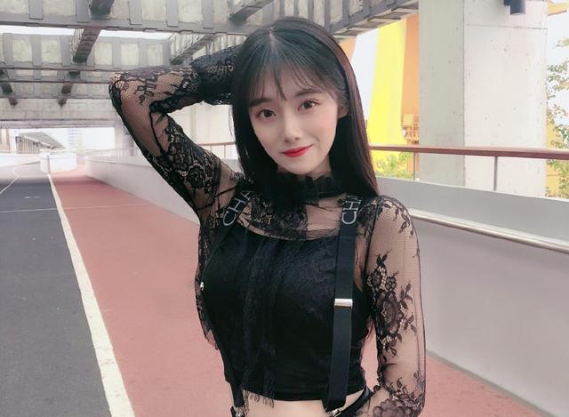 小钰劝Rookie女装 却被反劝穿女仆装