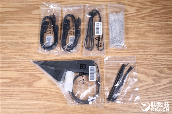 全副盔甲 华硕ROG STRIX Z390-I Gaming主板开箱图赏