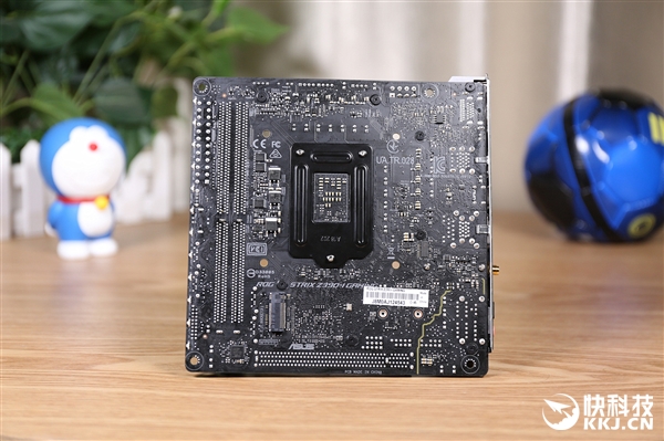 全副盔甲 华硕ROG STRIX Z390-I Gaming主板开箱图赏