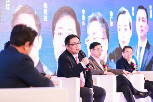 2019 杨静 经济_省经济和信息化委杨静副主任(中)主持会议-贵州省无线电管理条例 ...(3)