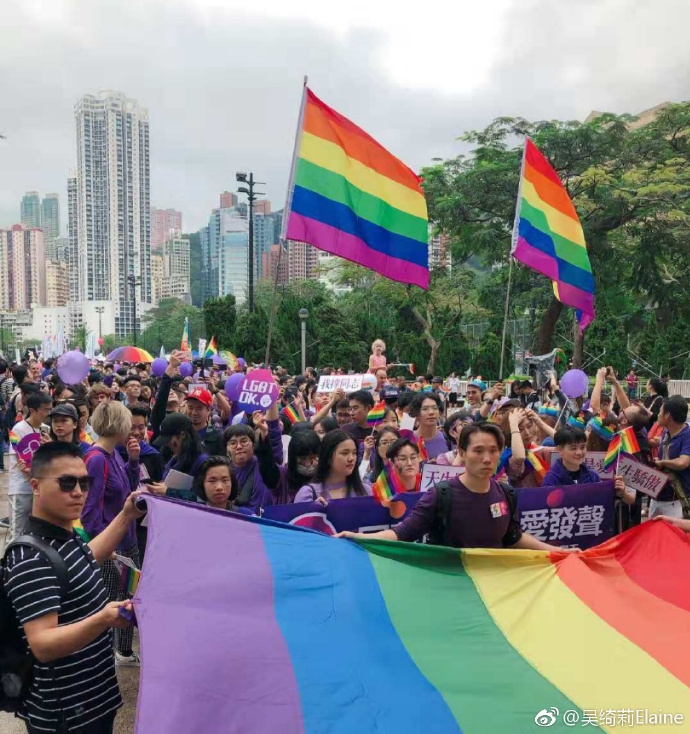 吴卓林宣布跟网红女友领证结婚，返港或得到吴绮莉支持！