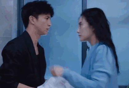 先放几张图来给大家感受一下两人的吻戏