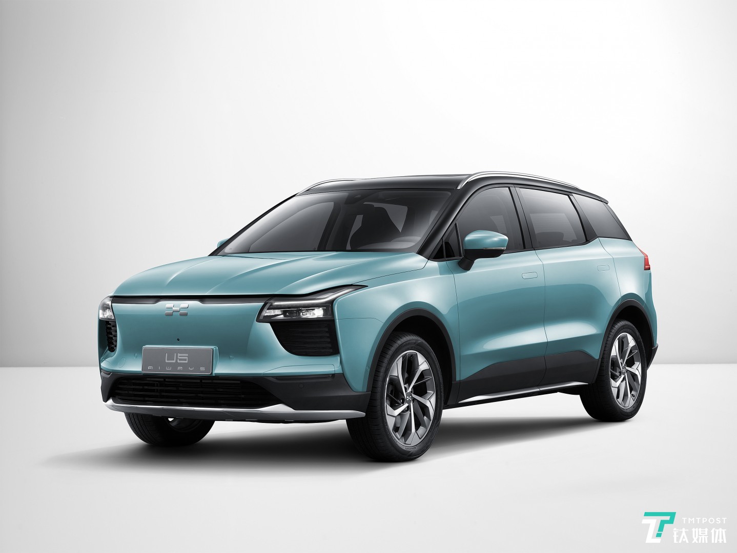 爱驰汽车首款智能纯电SUV U5 ION正式亮相，明年9月量产 | 一线车讯