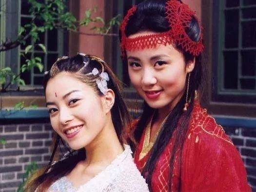 昔日歌坛一代小天后，因被爷爷虐待患抑郁症，如今40岁终于开个唱