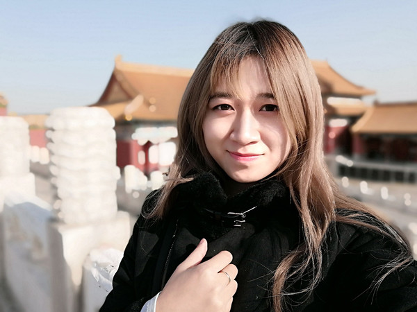 荣耀10青春版人像虚化自拍样张