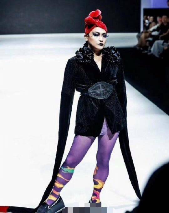 陈志朋雷人造型又出新花样，网友：男版Lady Gaga！